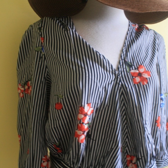 Beautiful Retro Wrap Shirt - Picture 6 of 7